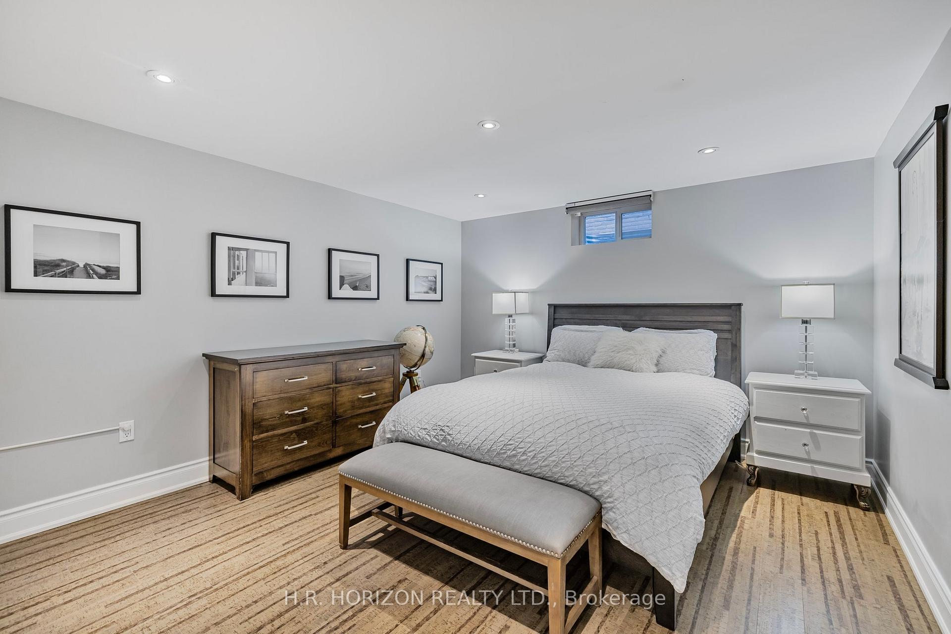 Photo 32 of 15 Glenview Drive, Aurora, Aurora Highlands — HOMEH