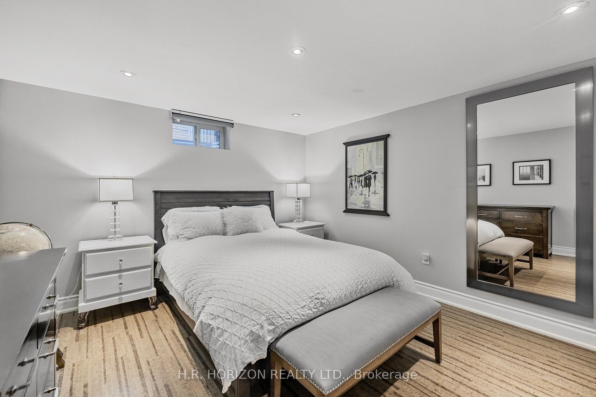 Photo 33 of 15 Glenview Drive, Aurora, Aurora Highlands — HOMEH