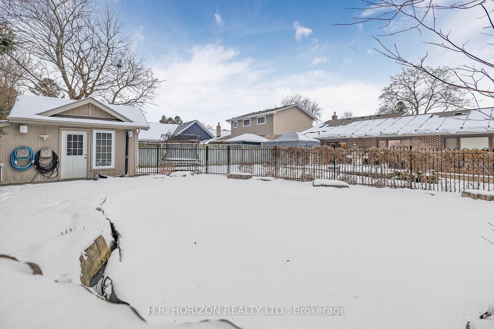 Photo 38 of 15 Glenview Drive, Aurora, Aurora Highlands — HOMEH