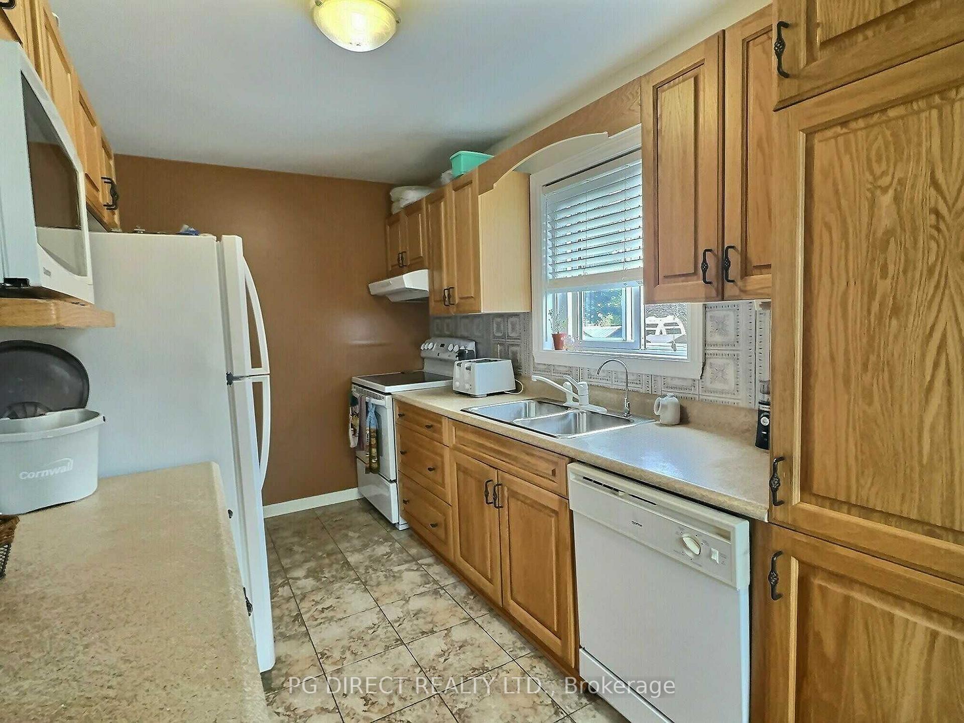 Photo 4 of 217A Mckenzie Street W, Cornwall — HOMEH