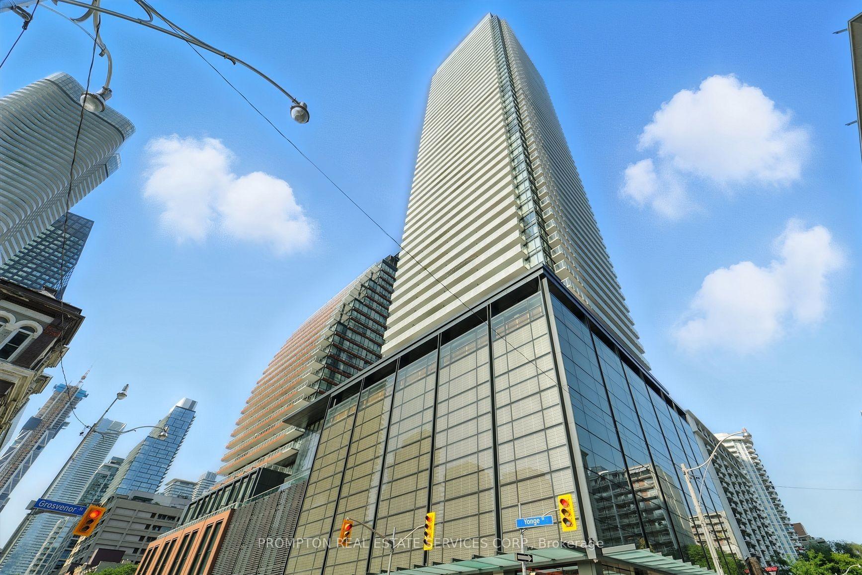 Front of Unit 1802, 501 Yonge Street