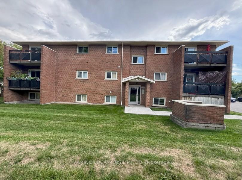 Front of Unit 5, 147 North Park Street N