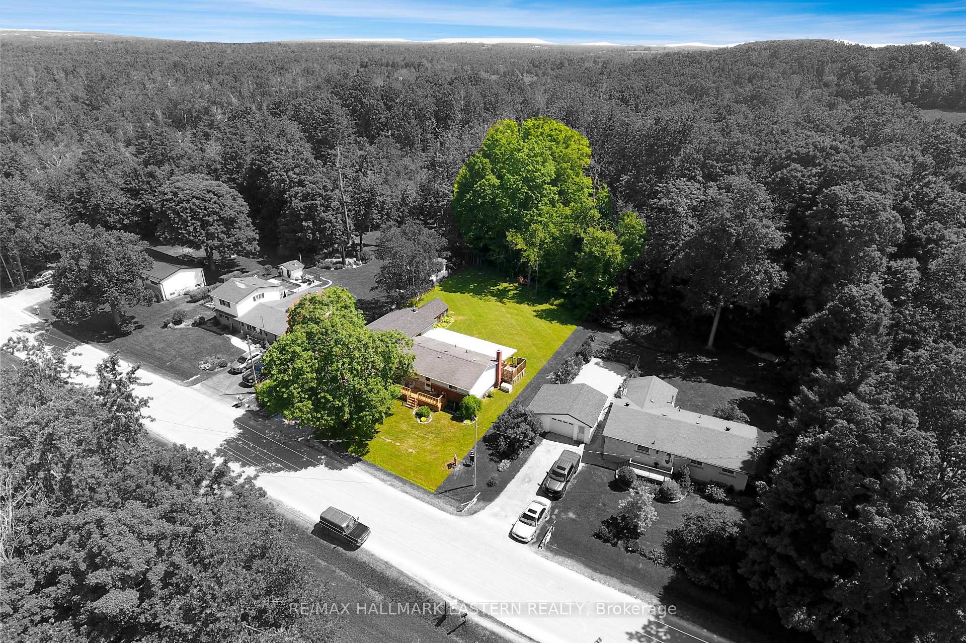 Photo 5 of 949 Hutchison Drive, Cavan Monaghan, Cavan Twp — HOMEH