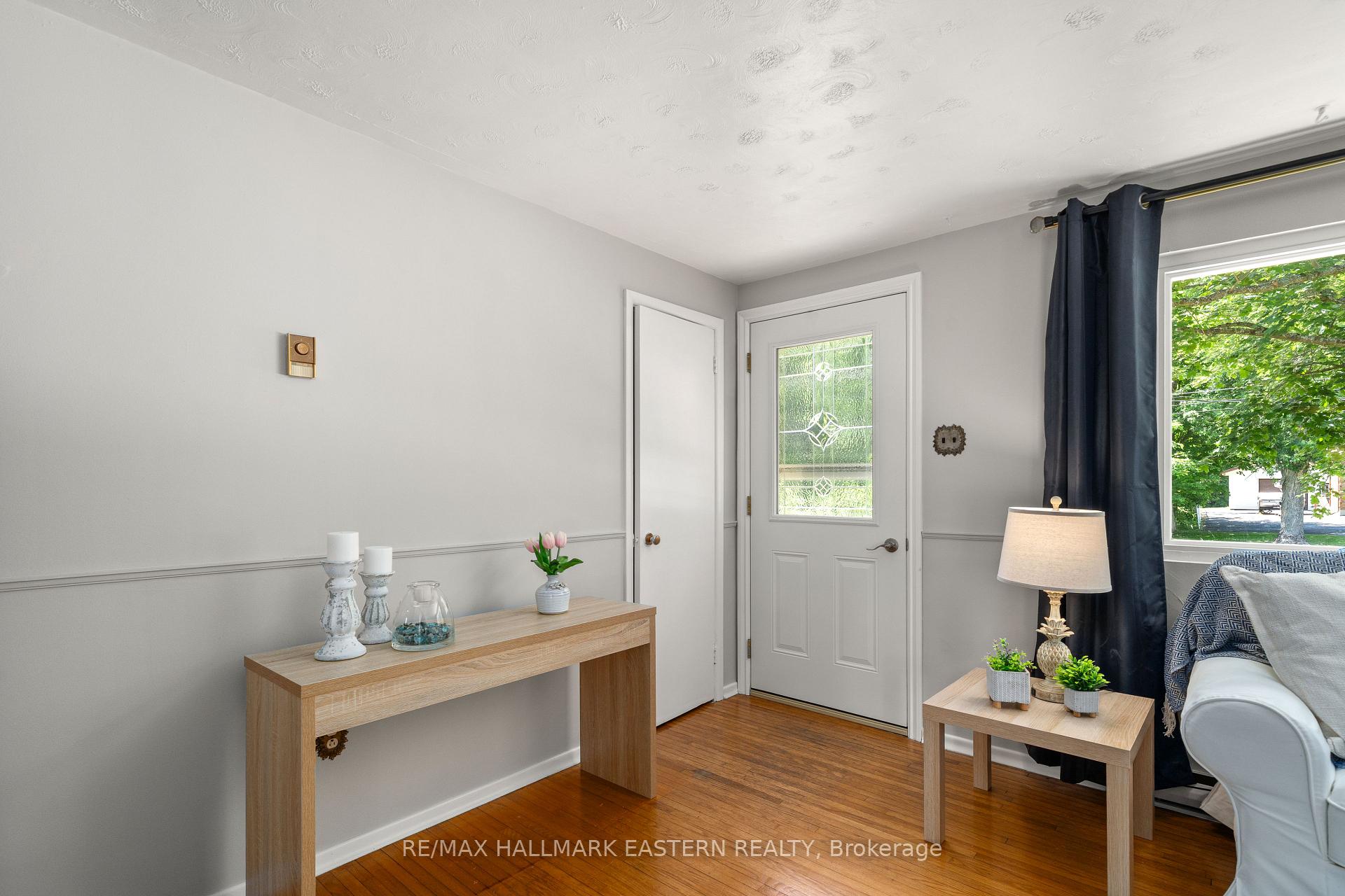 Photo 8 of 949 Hutchison Drive, Cavan Monaghan, Cavan Twp — HOMEH