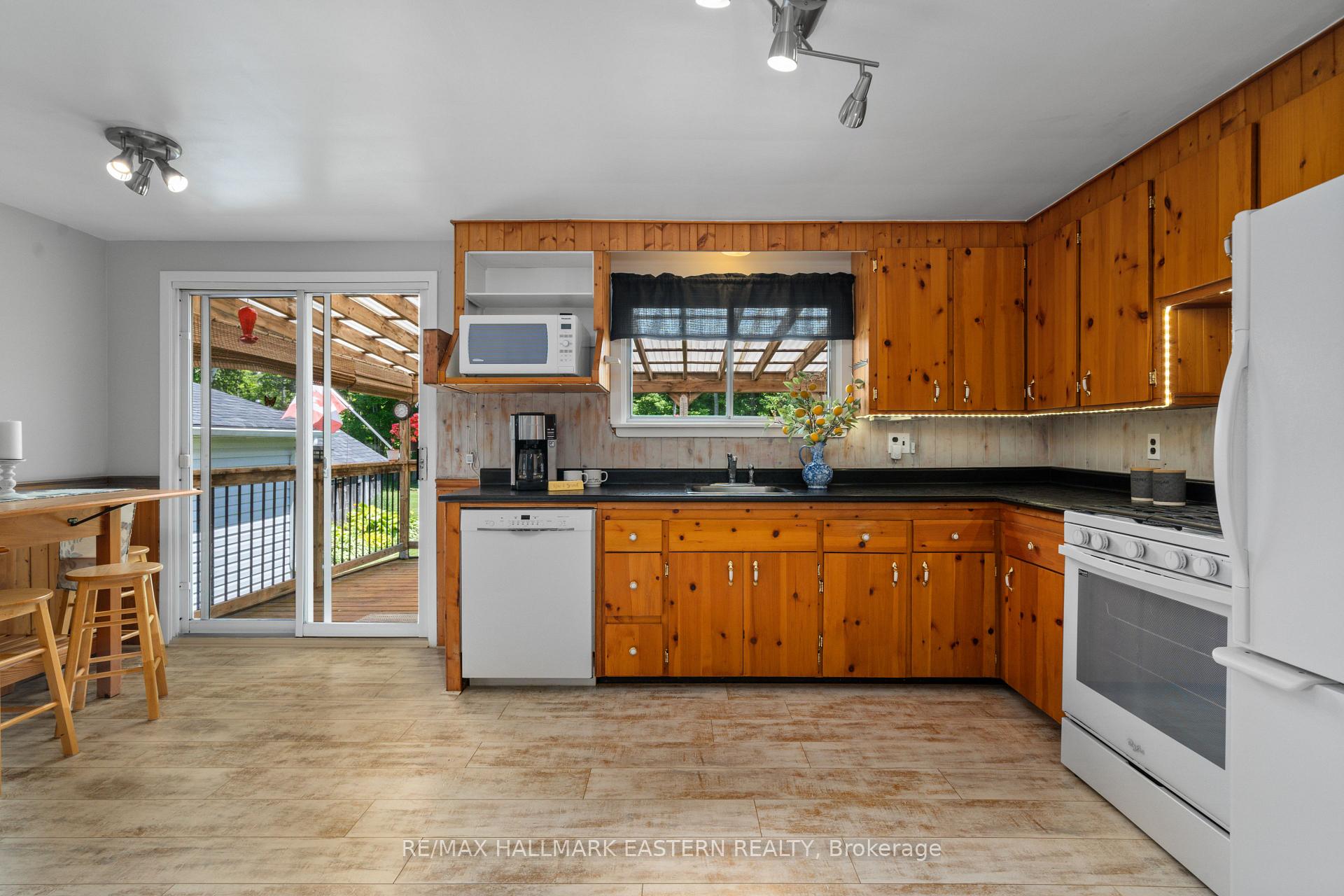 Photo 11 of 949 Hutchison Drive, Cavan Monaghan, Cavan Twp — HOMEH