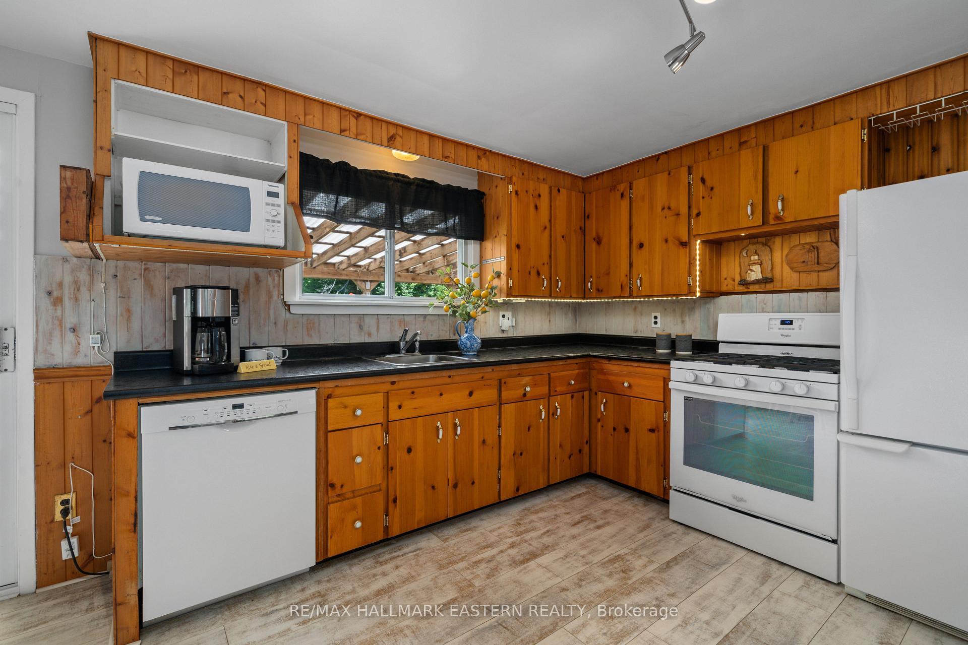 Photo 12 of 949 Hutchison Drive, Cavan Monaghan, Cavan Twp — HOMEH