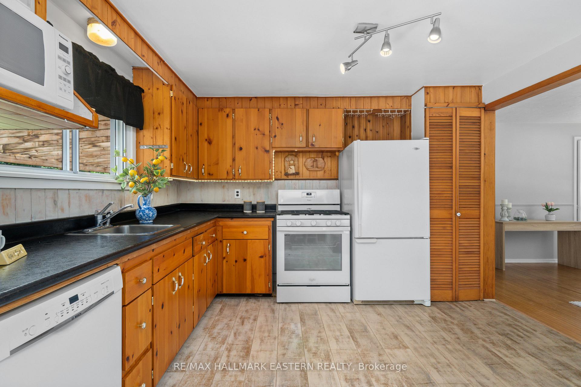 Photo 13 of 949 Hutchison Drive, Cavan Monaghan, Cavan Twp — HOMEH