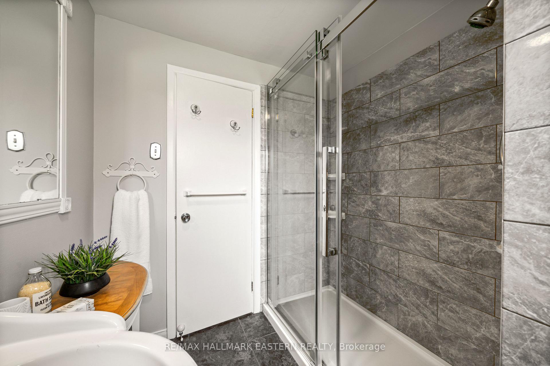 Photo 16 of 949 Hutchison Drive, Cavan Monaghan, Cavan Twp — HOMEH