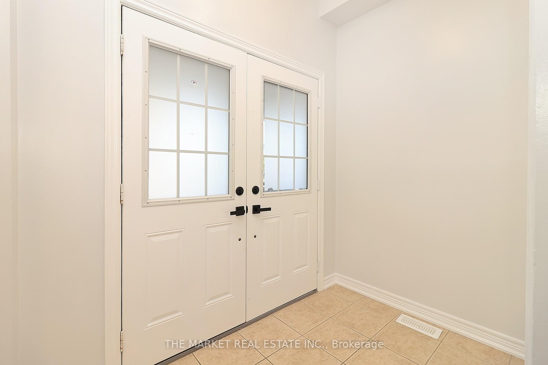 Photo 4 of 54 Pefferlaw Circle, Brampton, Bram West — HOMEH