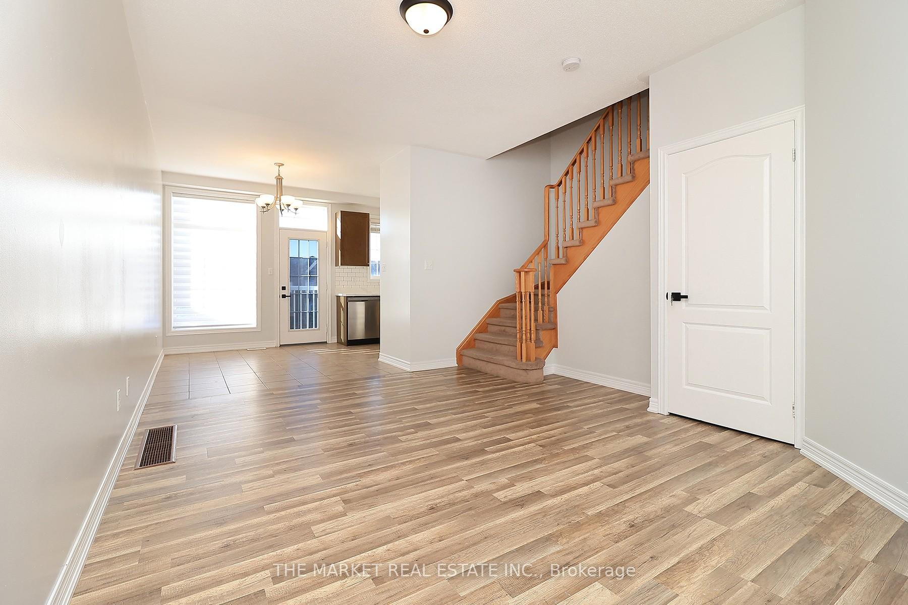 Photo 6 of 54 Pefferlaw Circle, Brampton, Bram West — HOMEH
