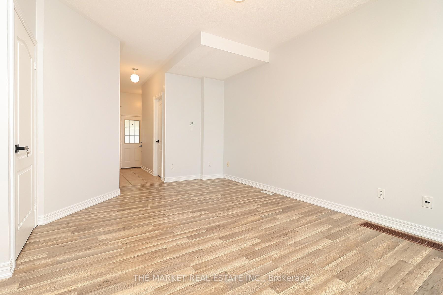 Photo 8 of 54 Pefferlaw Circle, Brampton, Bram West — HOMEH
