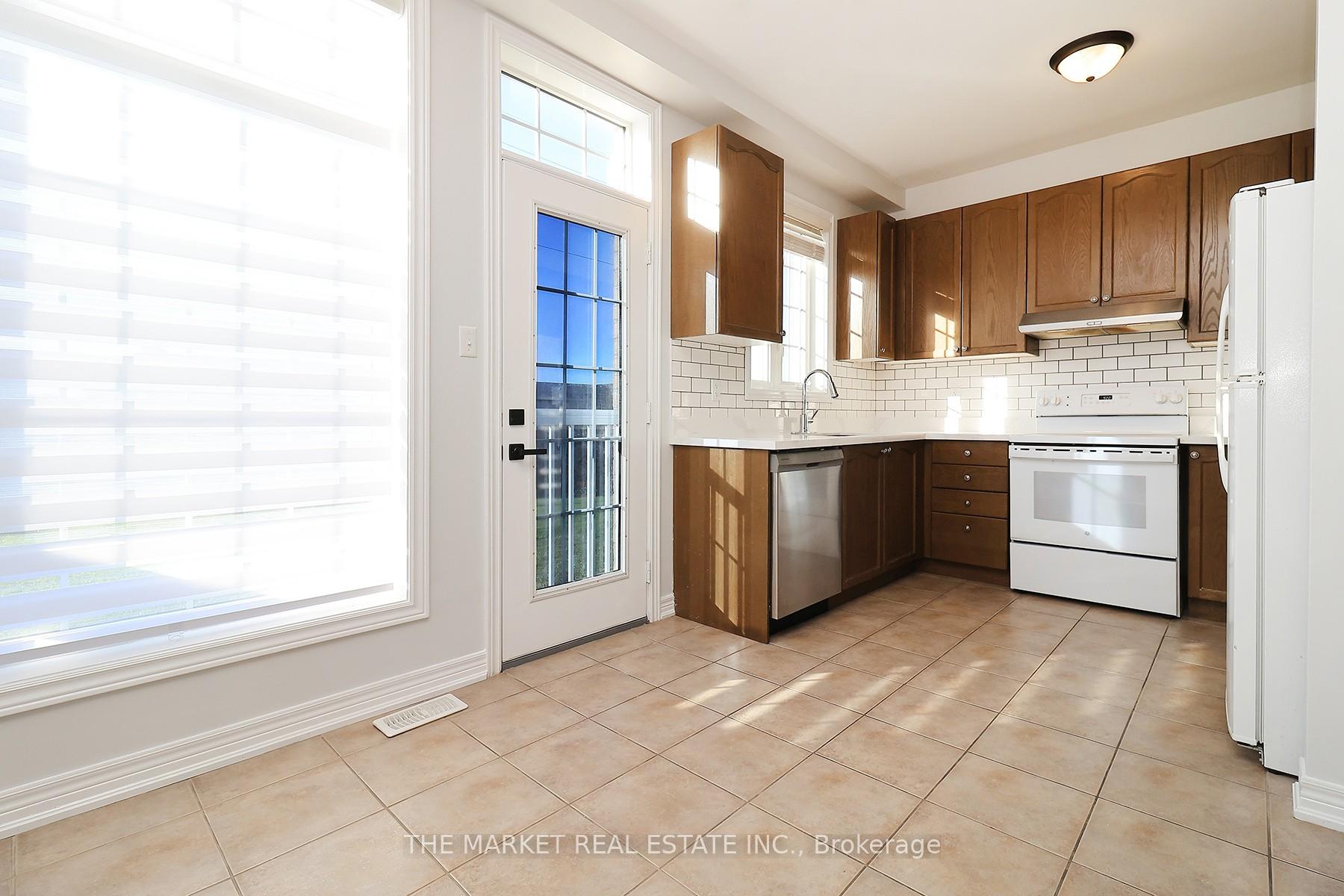 Photo 9 of 54 Pefferlaw Circle, Brampton, Bram West — HOMEH