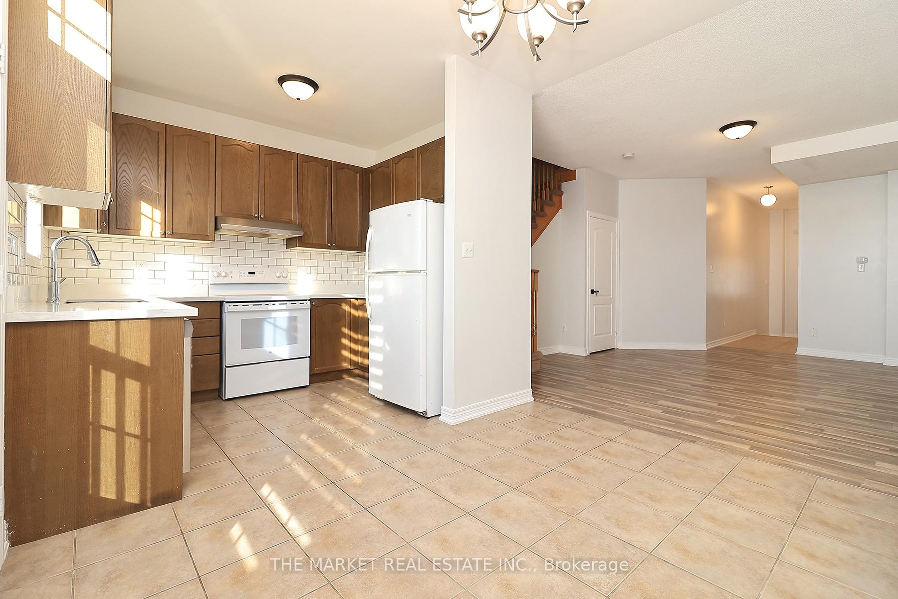 Photo 10 of 54 Pefferlaw Circle, Brampton, Bram West — HOMEH
