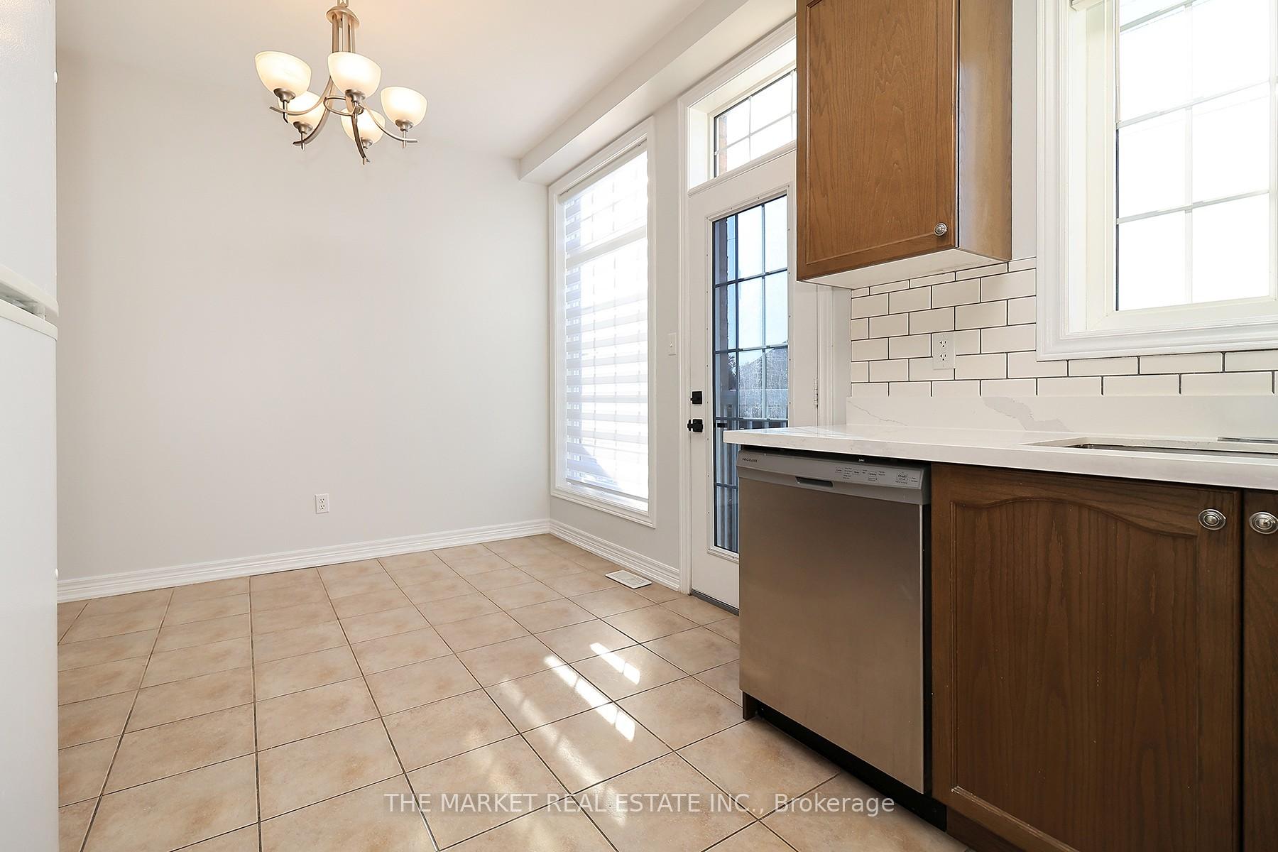 Photo 12 of 54 Pefferlaw Circle, Brampton, Bram West — HOMEH
