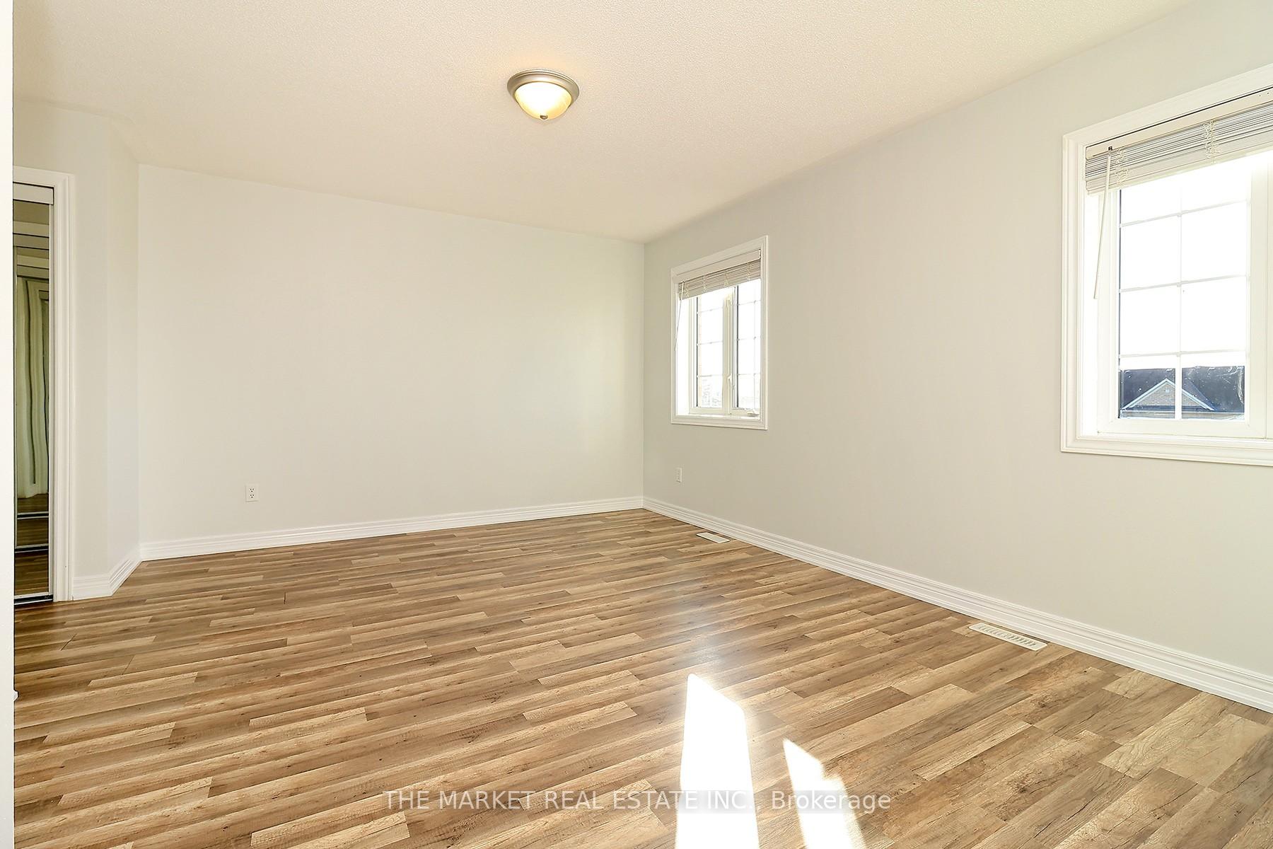 Photo 14 of 54 Pefferlaw Circle, Brampton, Bram West — HOMEH