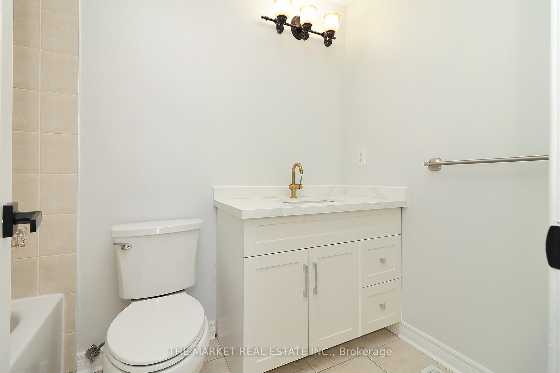 Photo 17 of 54 Pefferlaw Circle, Brampton, Bram West — HOMEH