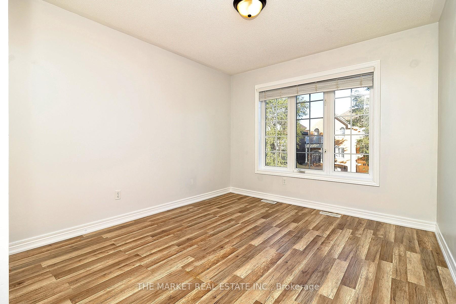 Photo 18 of 54 Pefferlaw Circle, Brampton, Bram West — HOMEH