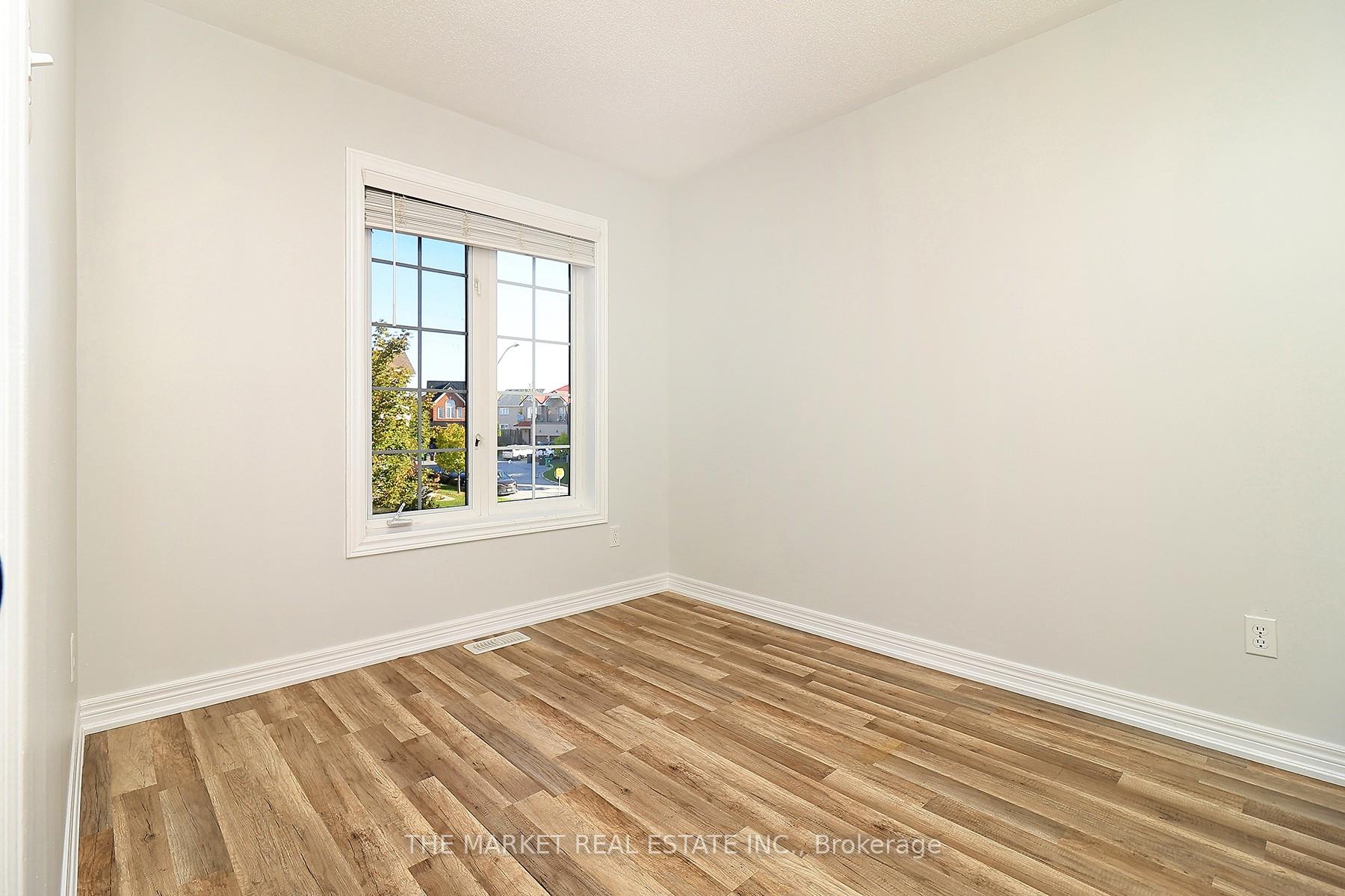 Photo 20 of 54 Pefferlaw Circle, Brampton, Bram West — HOMEH