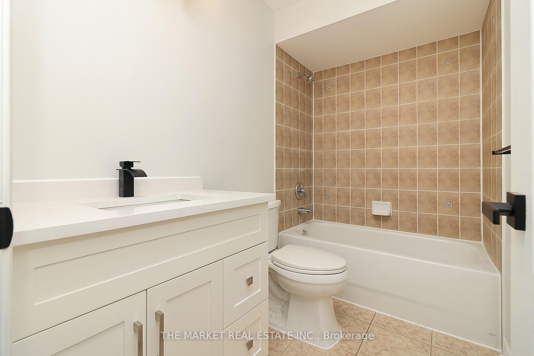 Photo 21 of 54 Pefferlaw Circle, Brampton, Bram West — HOMEH