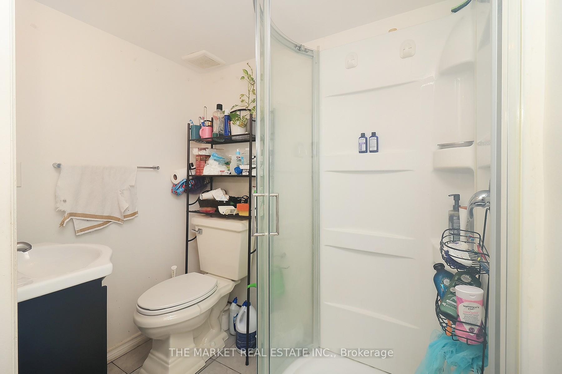 Photo 27 of 54 Pefferlaw Circle, Brampton, Bram West — HOMEH