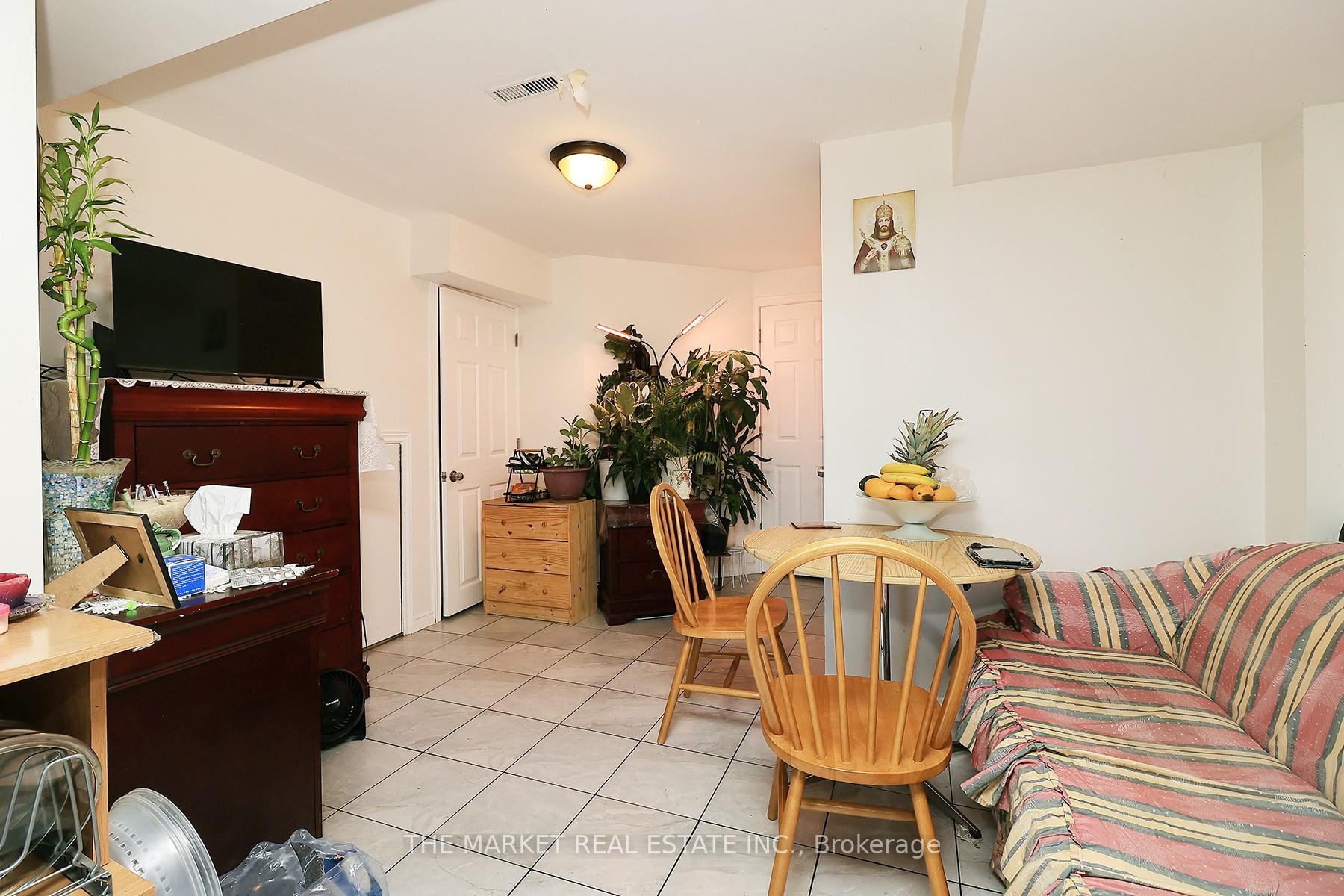 Photo 31 of 54 Pefferlaw Circle, Brampton, Bram West — HOMEH