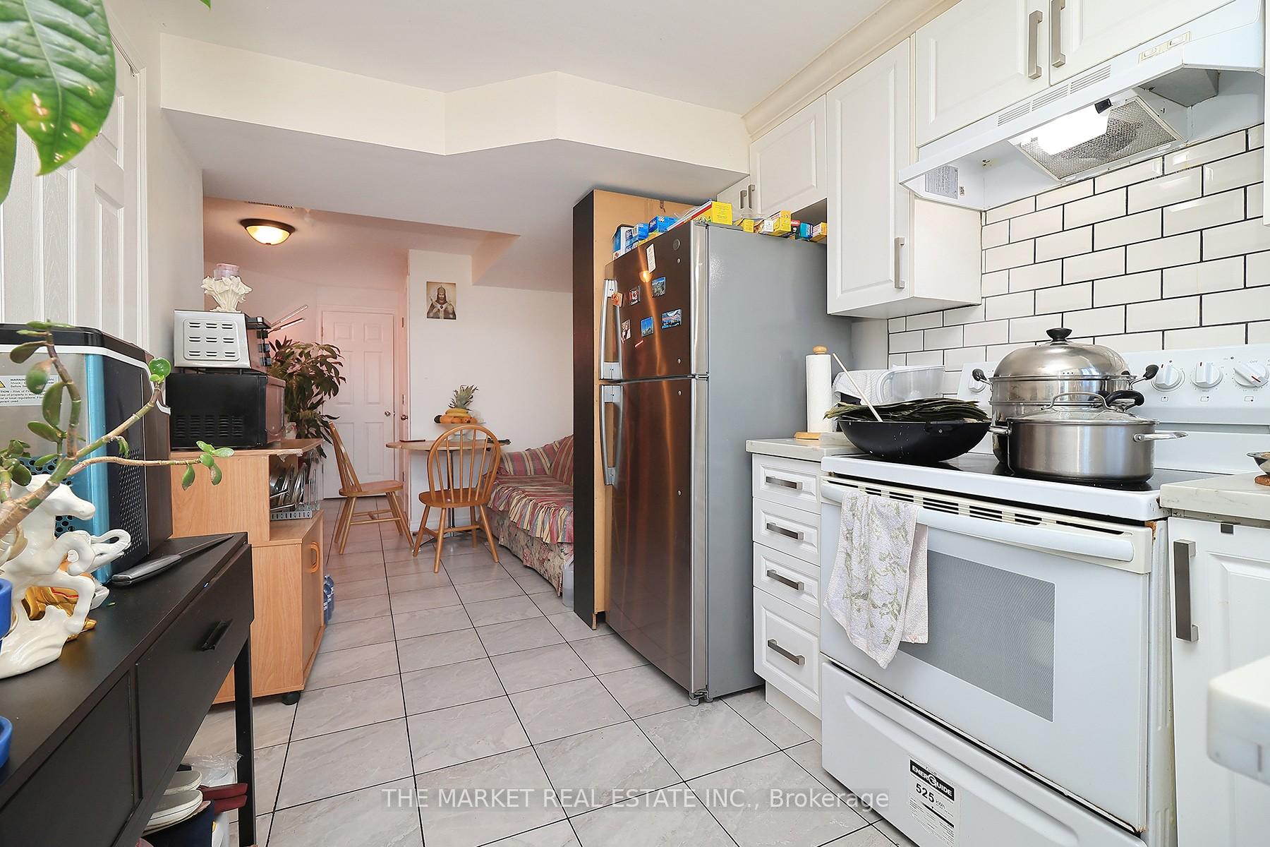 Photo 32 of 54 Pefferlaw Circle, Brampton, Bram West — HOMEH