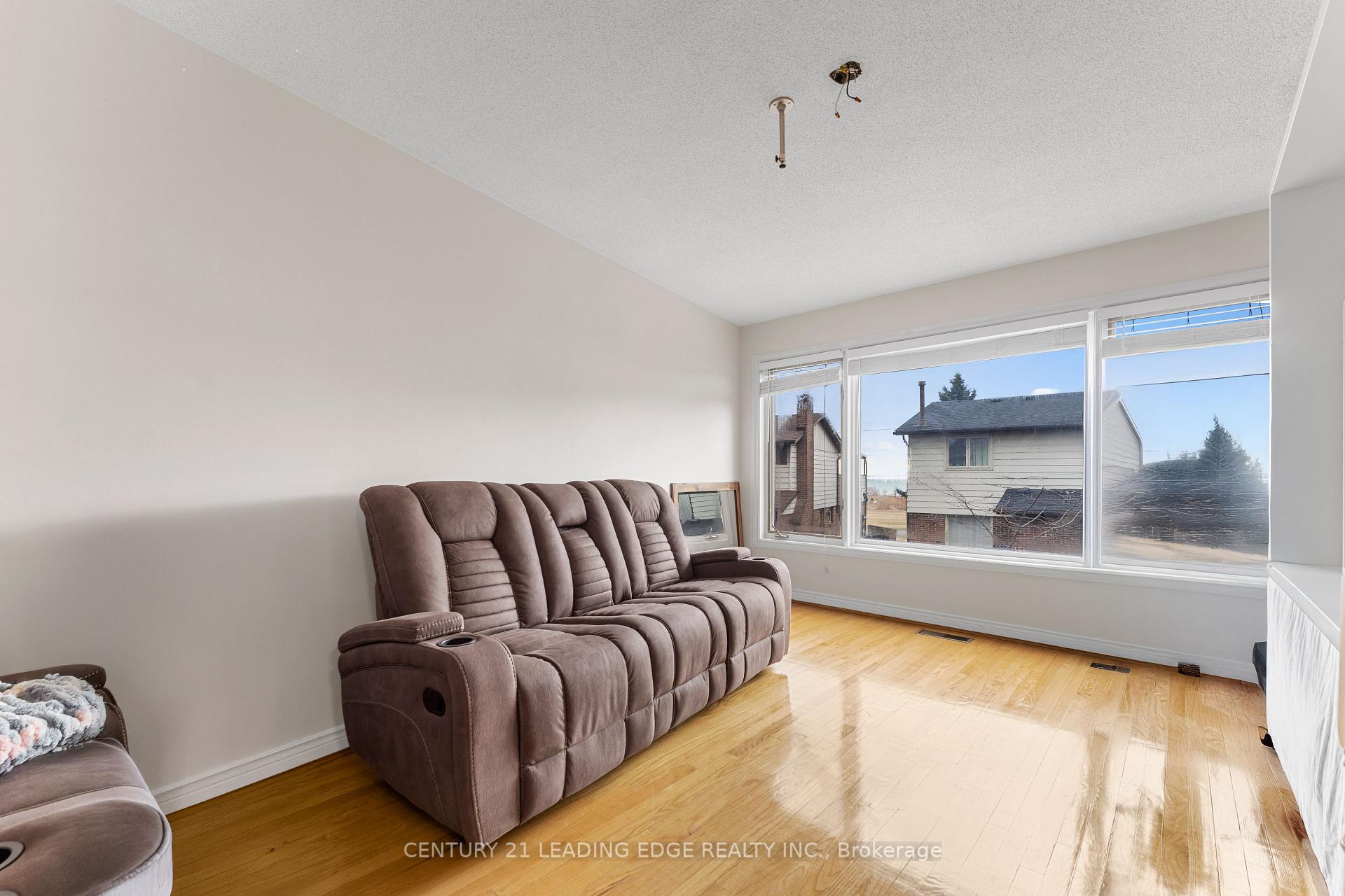 Photo 5 of 94 Andrea Road, Ajax, South East — HOMEH