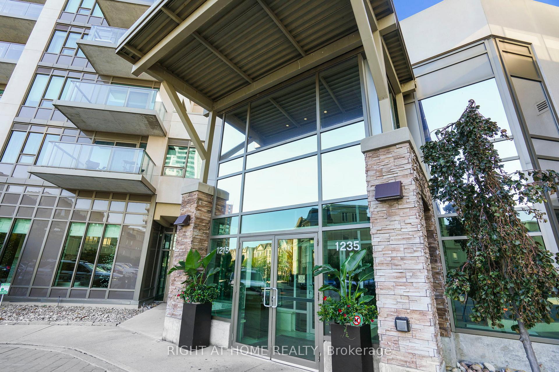 Photo 2 of Unit 603, 1235 Bayly Street, Pickering, Bay Ridges — HOMEH