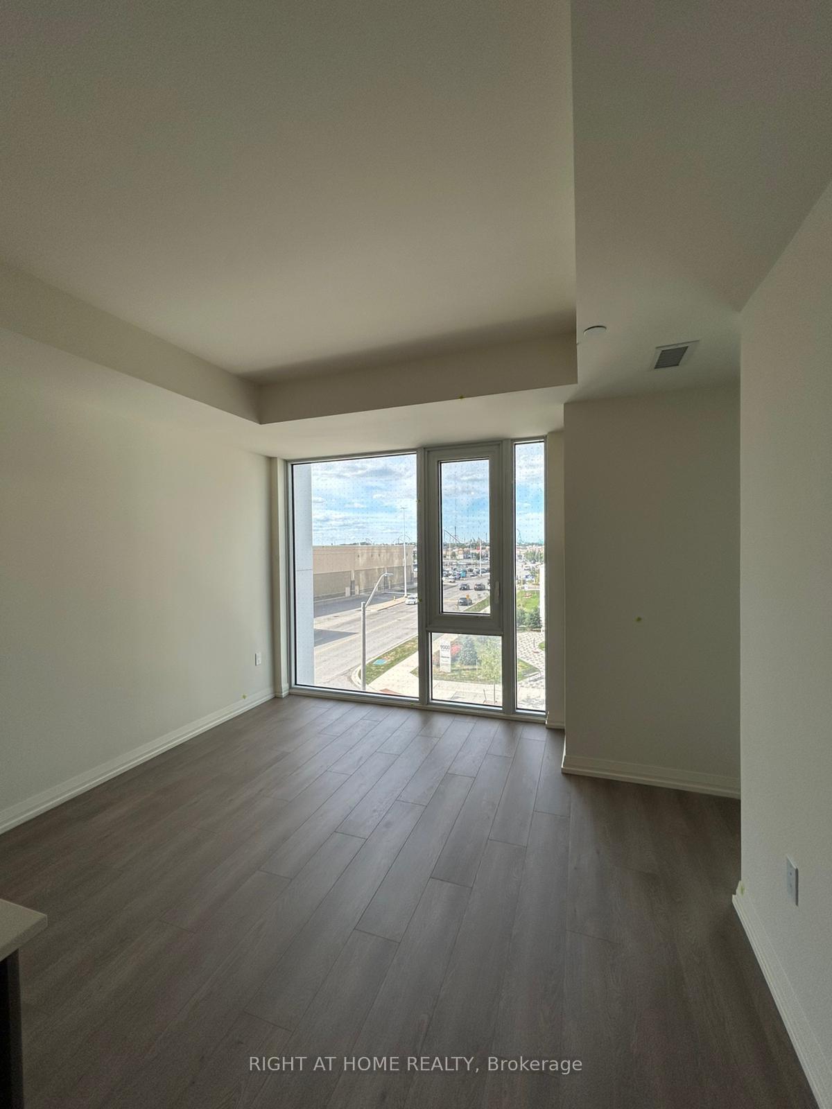 Photo 4 of Unit 318, 27 Korda Gate, Vaughan, Vellore Village — HOMEH