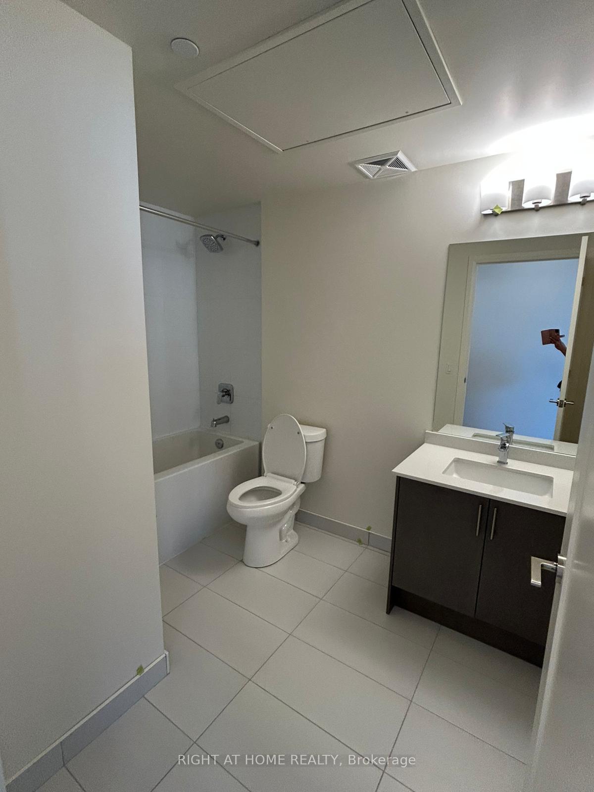 Photo 5 of Unit 318, 27 Korda Gate, Vaughan, Vellore Village — HOMEH