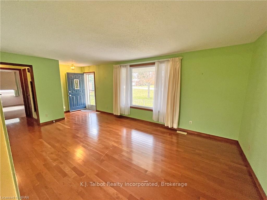 Photo 4 of 8 Stanley Street, Goderich, Goderich (Town) — HOMEH