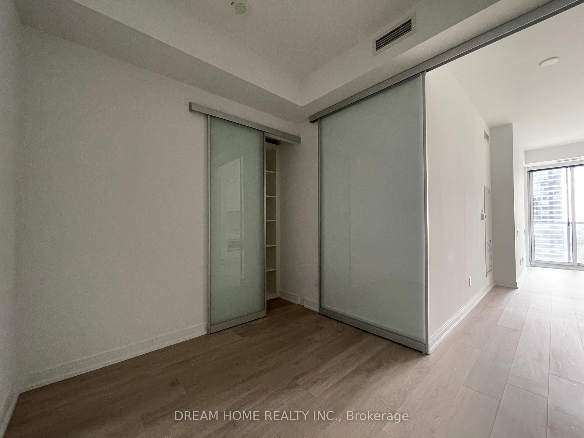 Photo 4 of Unit 1810, 3 Gloucester Street, Toronto, Church-Yonge Corridor — HOMEH