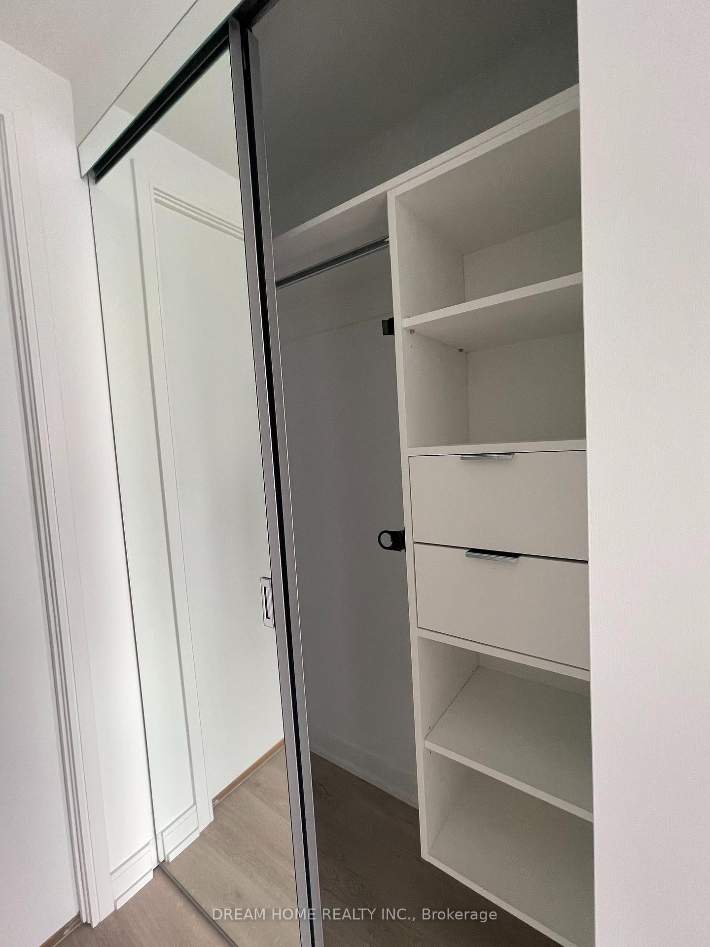 Photo 5 of Unit 1810, 3 Gloucester Street, Toronto, Church-Yonge Corridor — HOMEH