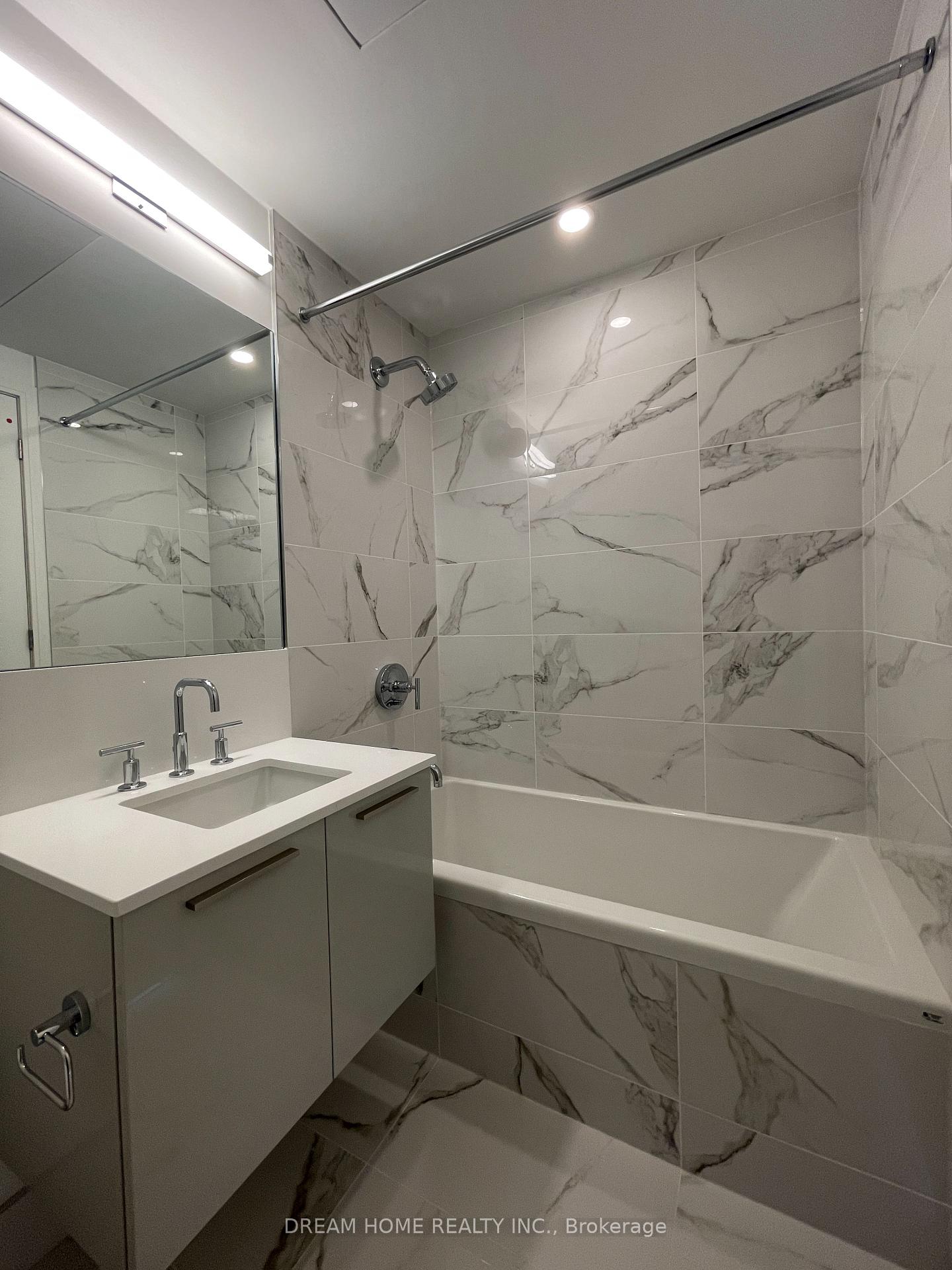 Photo 6 of Unit 1810, 3 Gloucester Street, Toronto, Church-Yonge Corridor — HOMEH