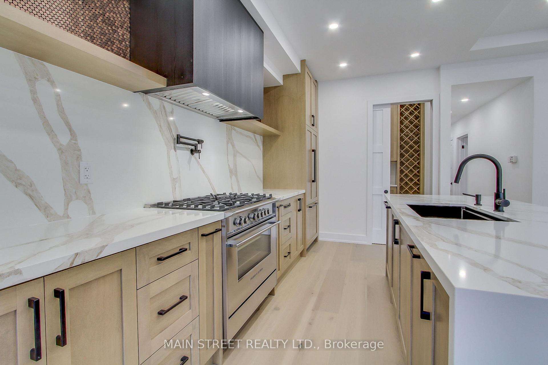 Photo 7 of 2 Bigwin Drive, Aurora, Aurora Heights — HOMEH