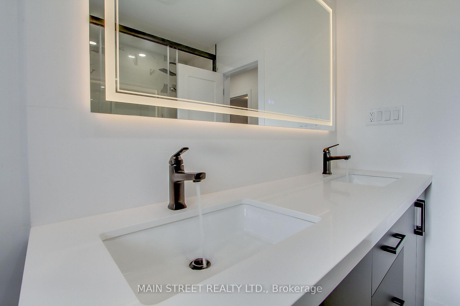 Photo 21 of 2 Bigwin Drive, Aurora, Aurora Heights — HOMEH