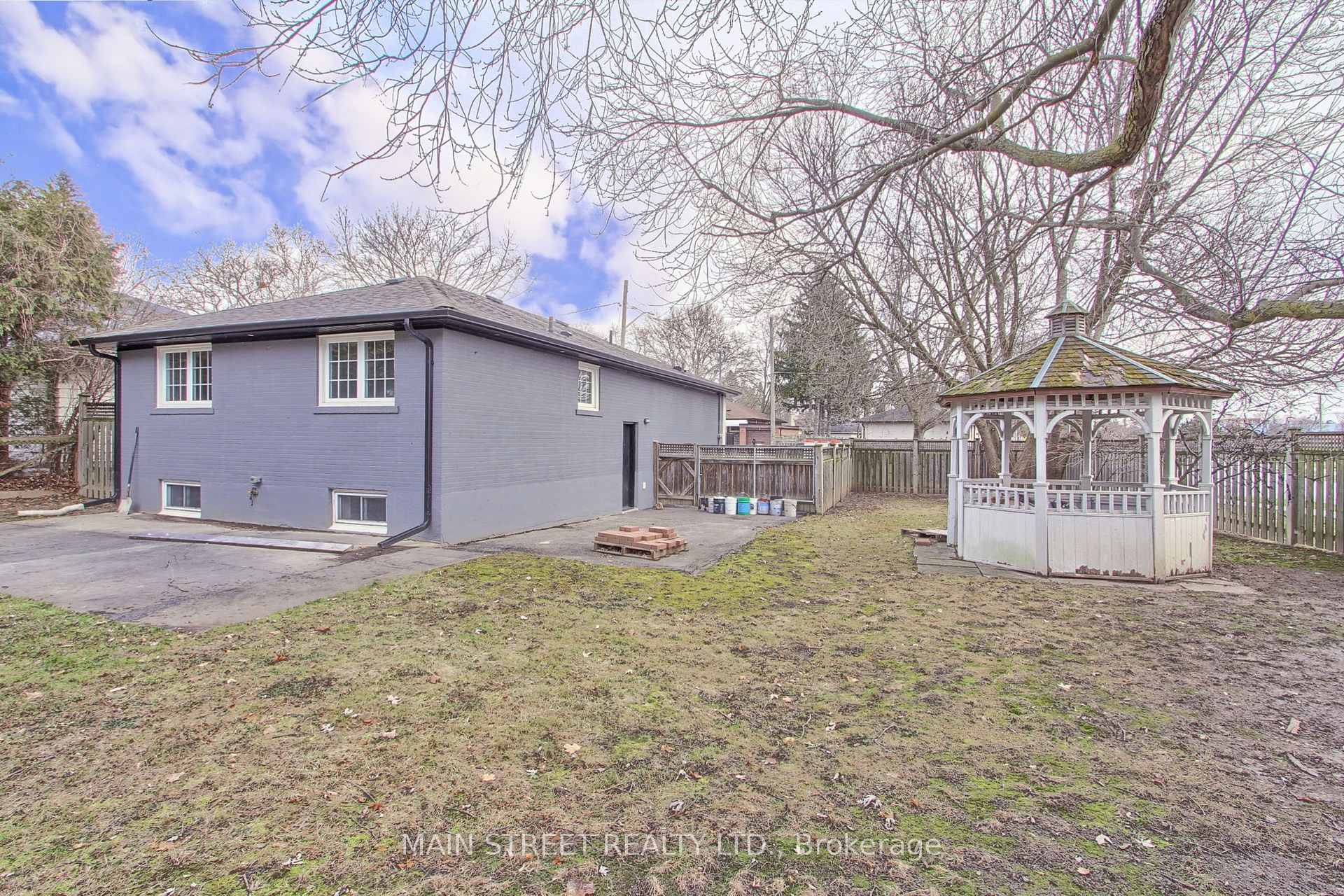 Photo 33 of 2 Bigwin Drive, Aurora, Aurora Heights — HOMEH