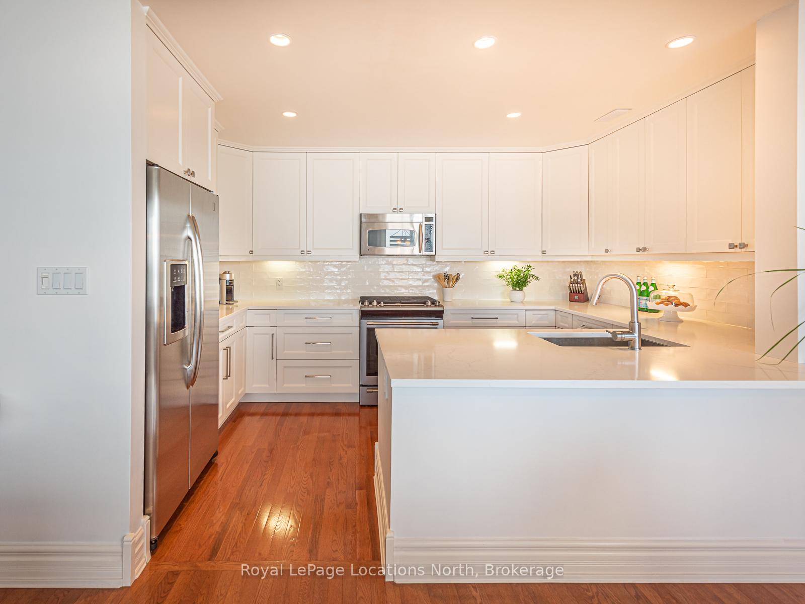 Photo 10 of 529 Mariners Way, Collingwood — HOMEH