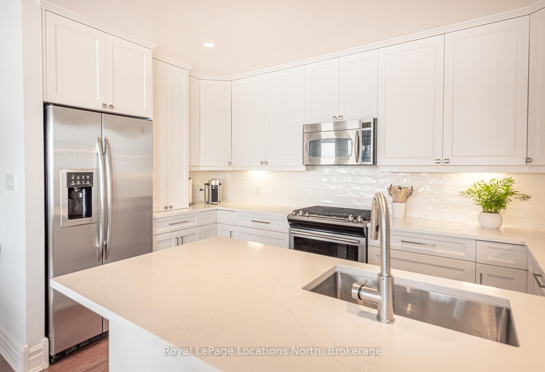 Photo 11 of 529 Mariners Way, Collingwood — HOMEH