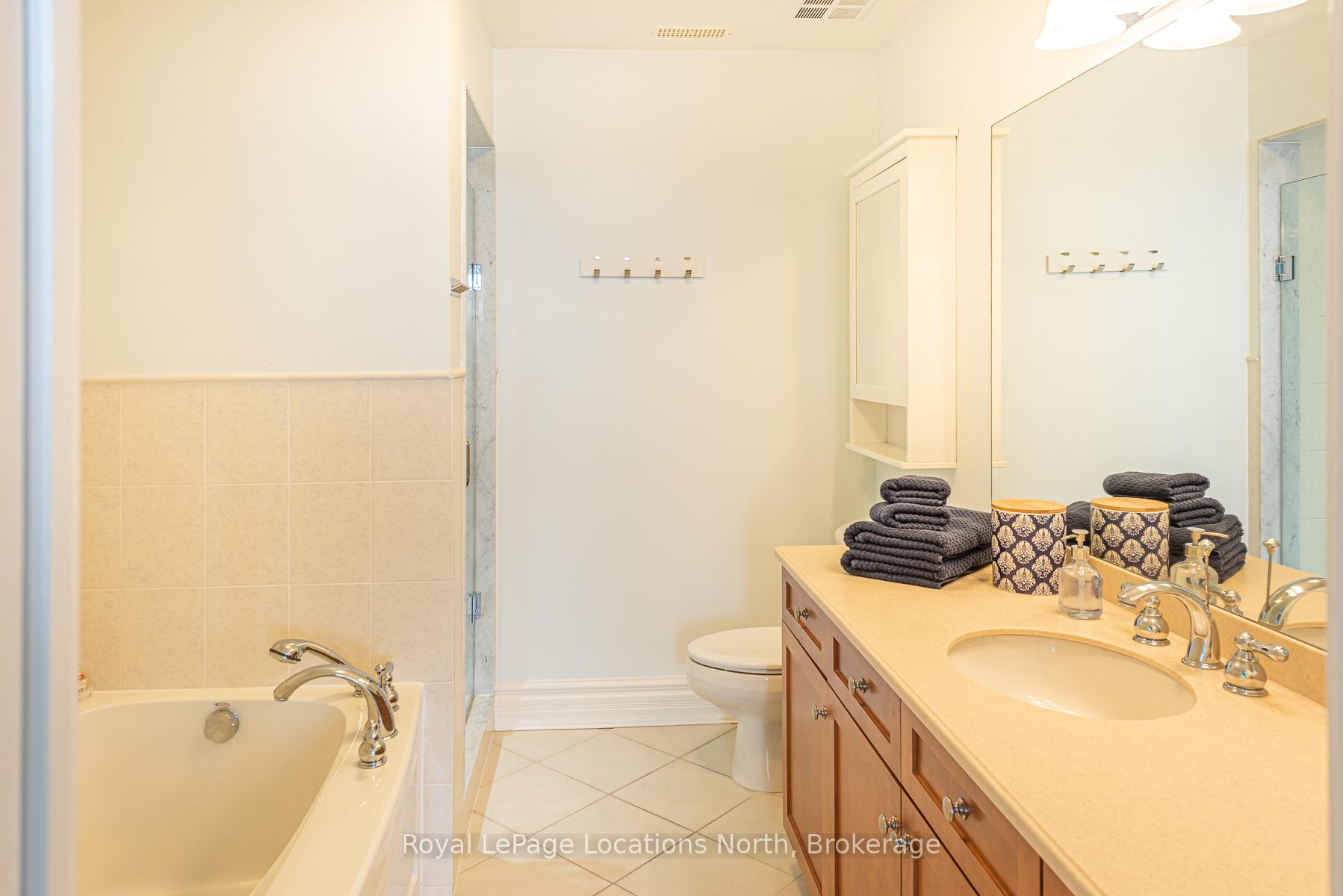 Photo 17 of 529 Mariners Way, Collingwood — HOMEH