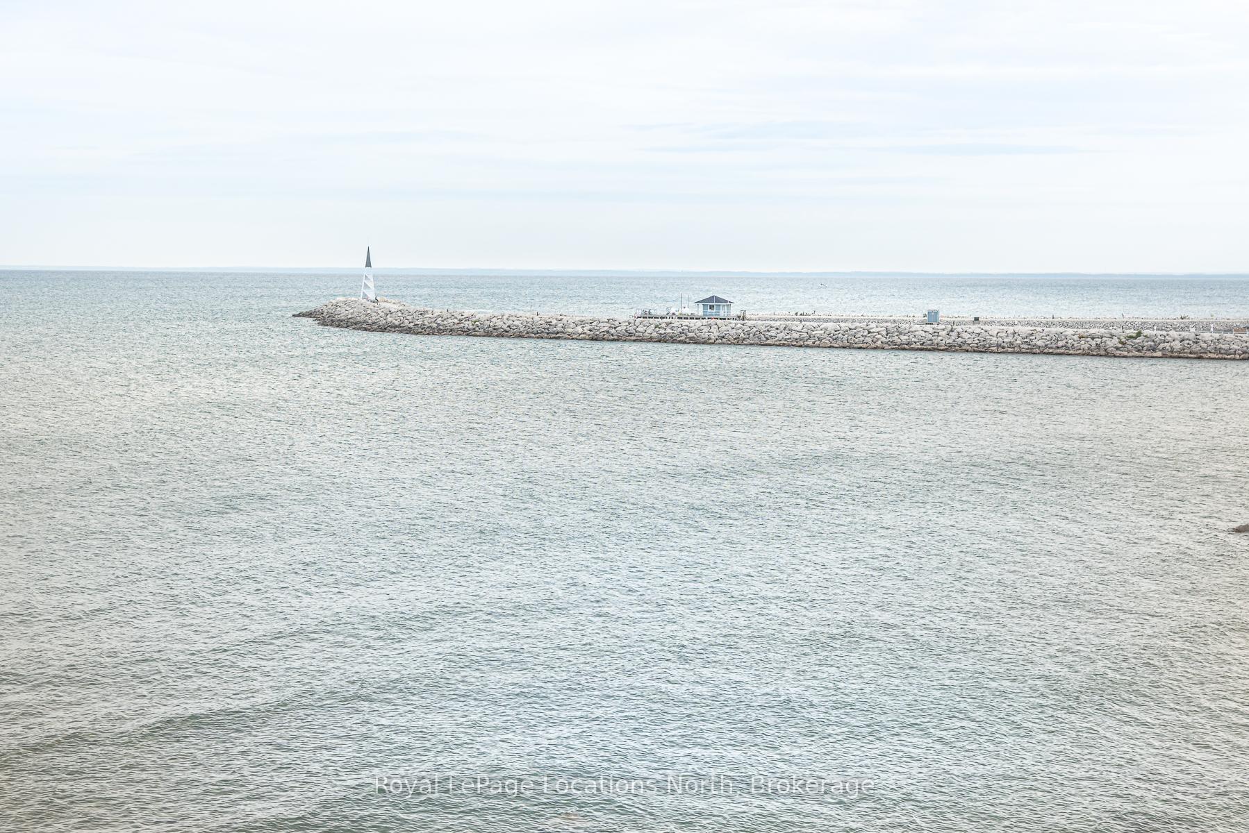 Photo 23 of 529 Mariners Way, Collingwood — HOMEH