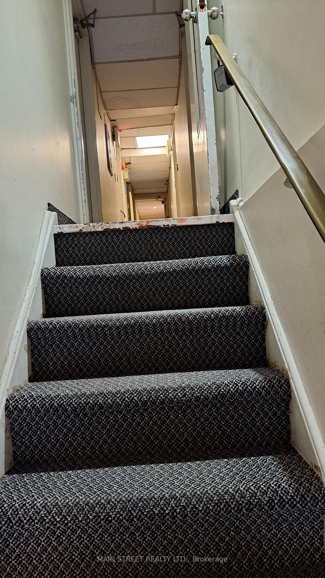 Photo 3 of Unit 6, 2588A Yonge Street, Toronto, Lawrence Park South — HOMEH