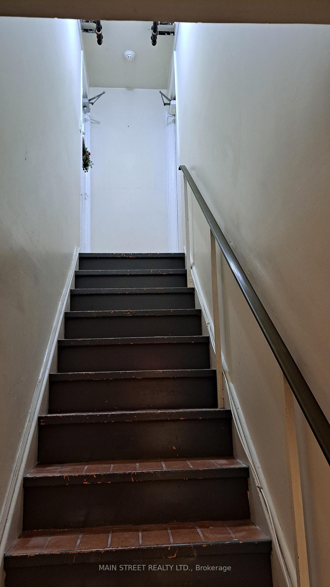 Photo 5 of Unit 6, 2588A Yonge Street, Toronto, Lawrence Park South — HOMEH