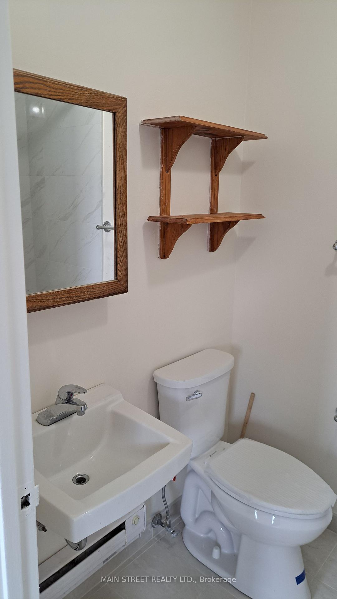 Photo 14 of Unit 6, 2588A Yonge Street, Toronto, Lawrence Park South — HOMEH