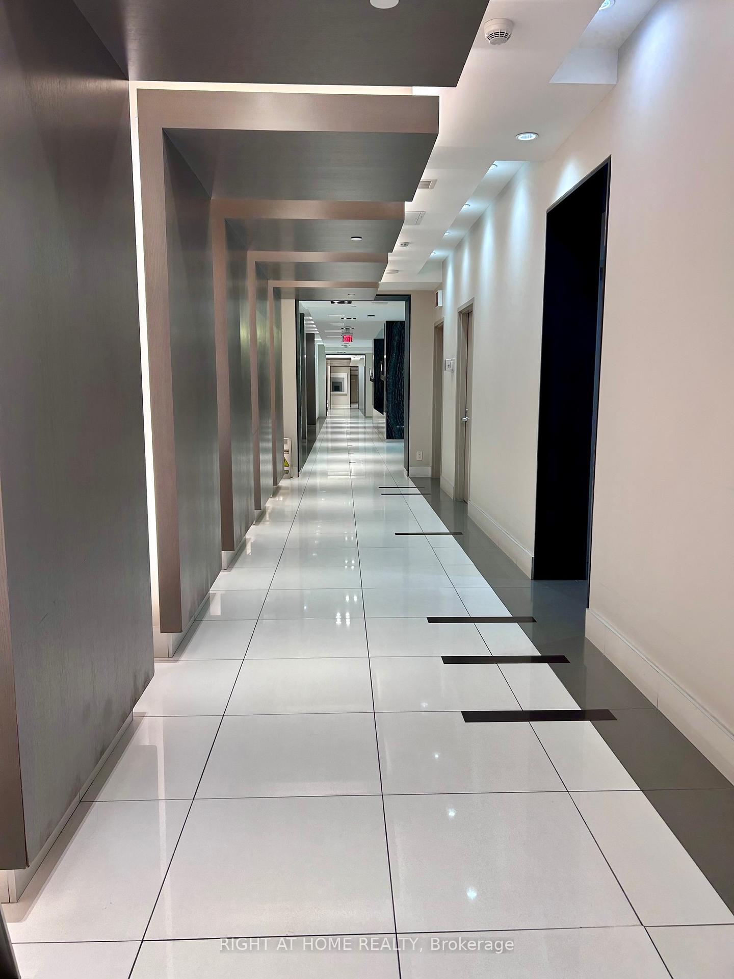 Photo 4 of Unit 1602, 7165 Yonge Street, Markham, Grandview — HOMEH