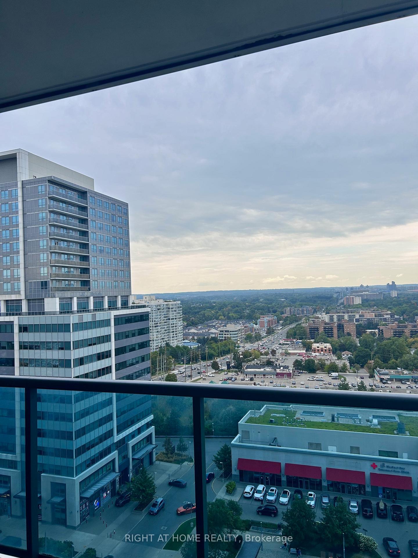 Photo 5 of Unit 1602, 7165 Yonge Street, Markham, Grandview — HOMEH