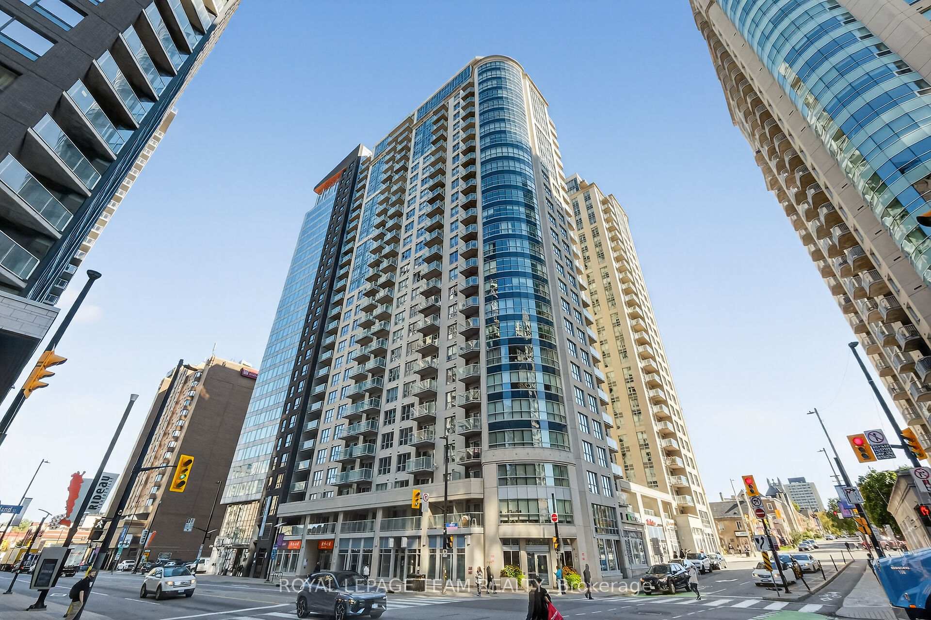 Front of Unit 1601, 242 Rideau Street
