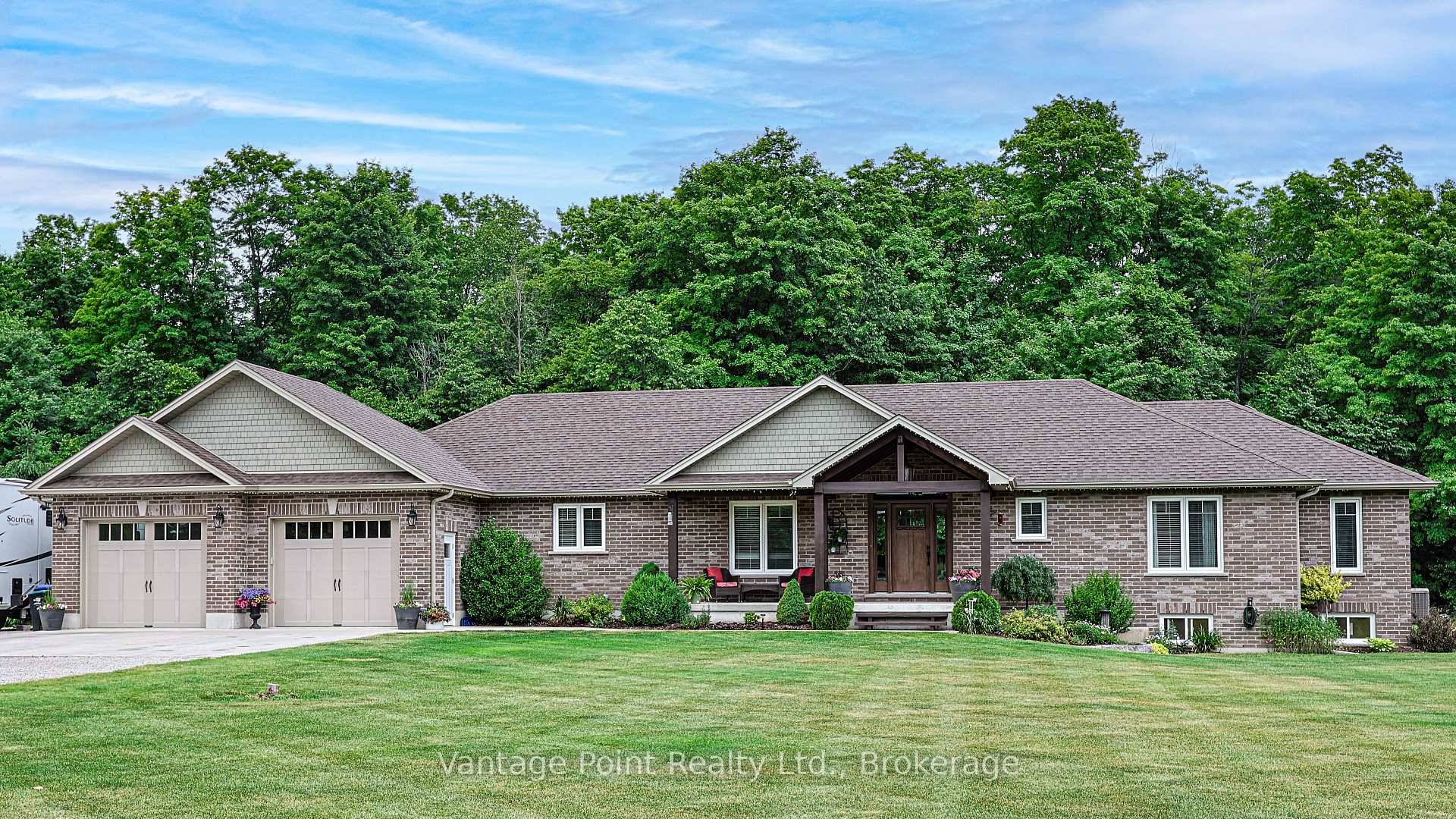 Photo 4 of 3073 3/4 Sunnidale Side Road, Clearview, Rural Clearview — HOMEH