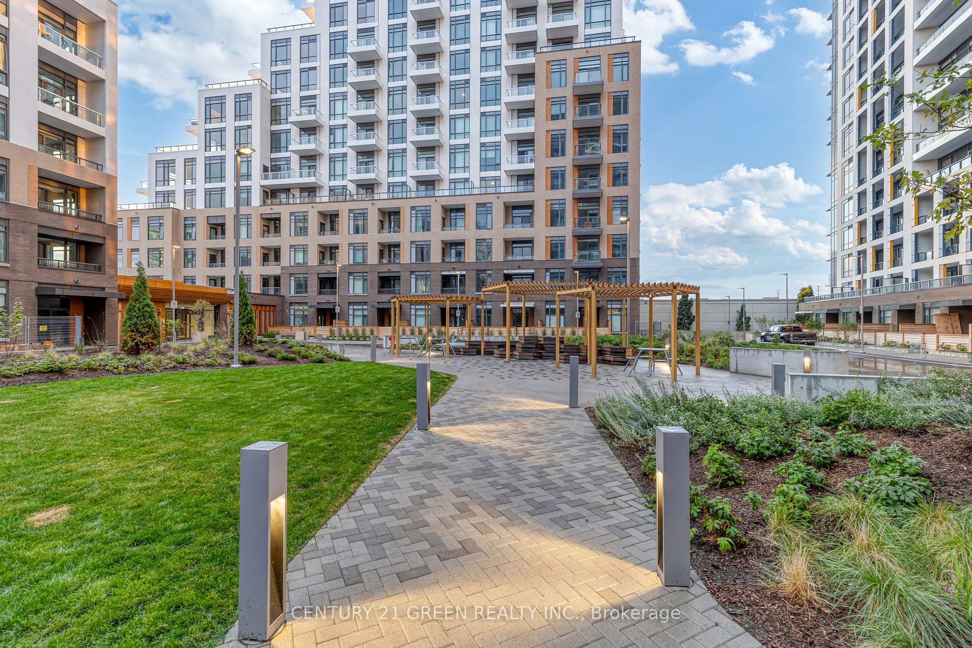 Photo 2 of Unit 809, 8 Beverley Glen Boulevard, Vaughan, Beverley Glen — HOMEH