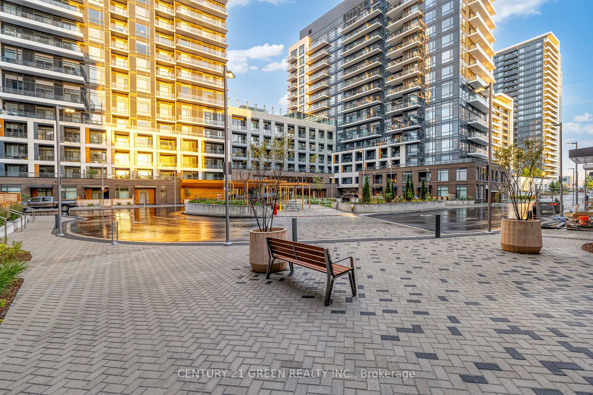 Photo 5 of Unit 809, 8 Beverley Glen Boulevard, Vaughan, Beverley Glen — HOMEH